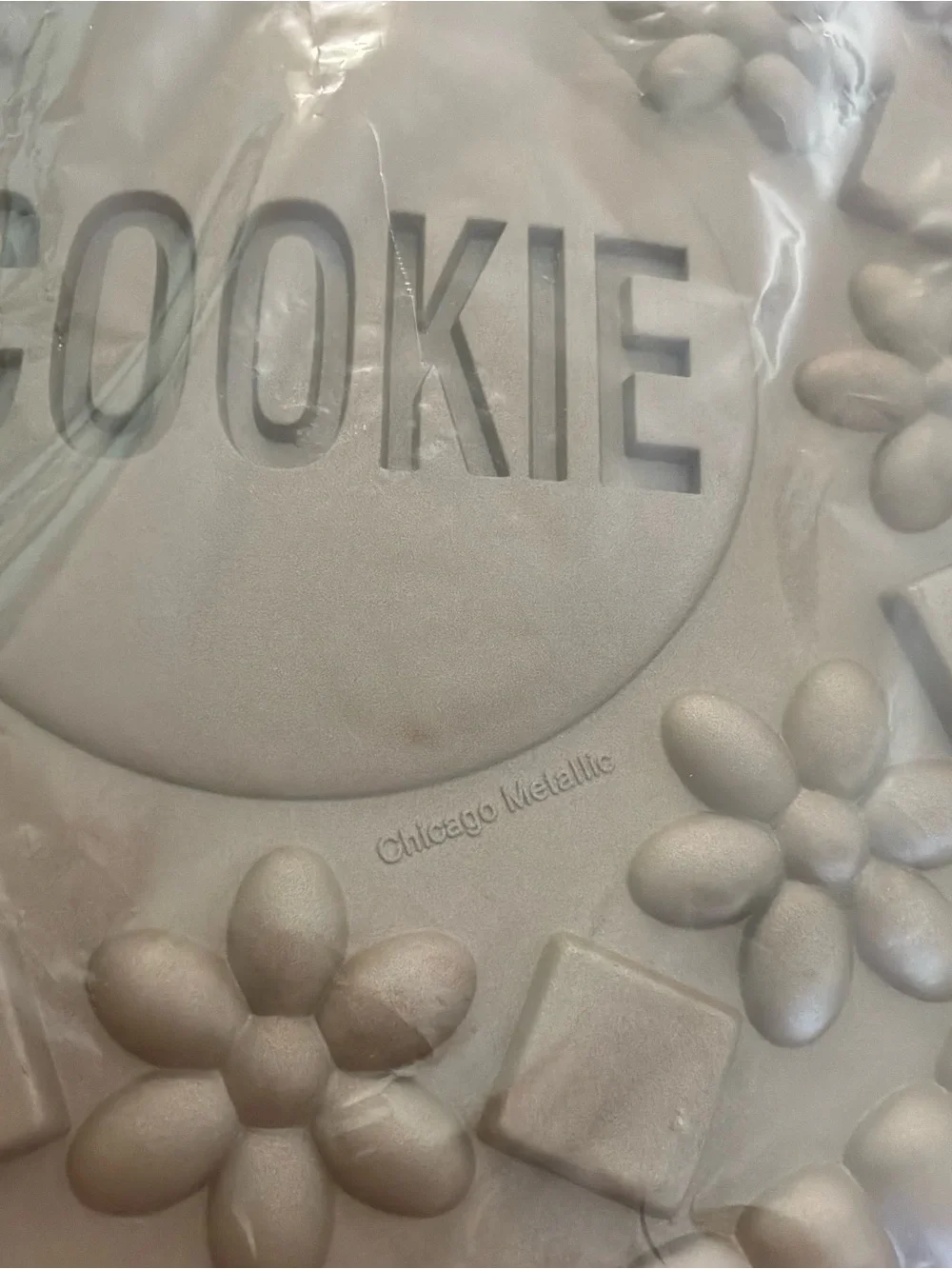 Williams Sonoma Sandwich Cookie Cake Pan Set - Brown and White